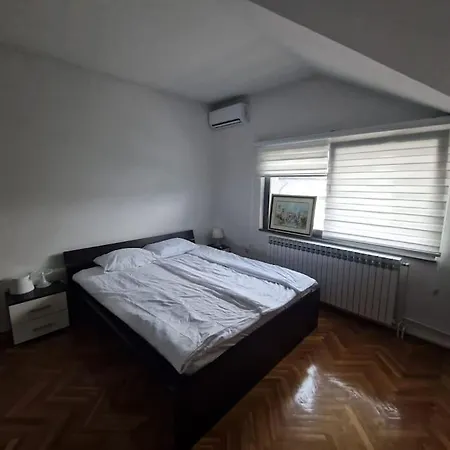 Ilidza Superb 3 Bedrooms דירה